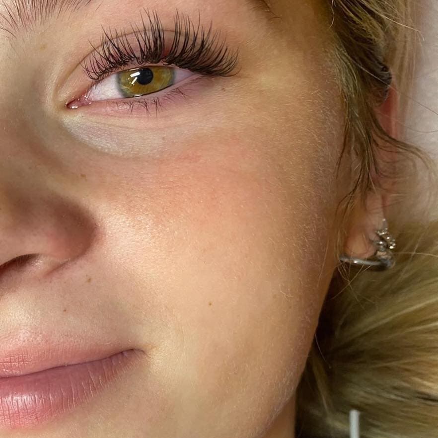 Classic lash extensions — hazel eye