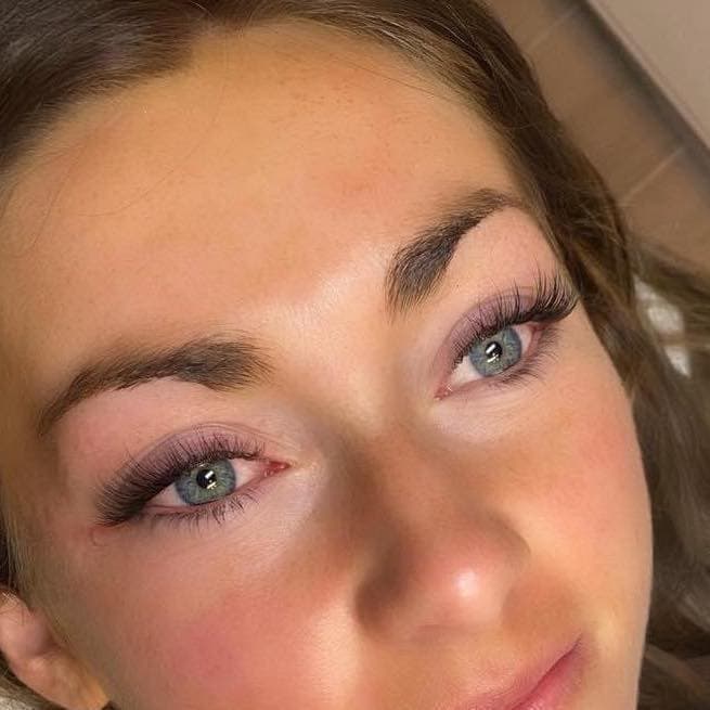 Classic lashes with brow lamination — blue eyes