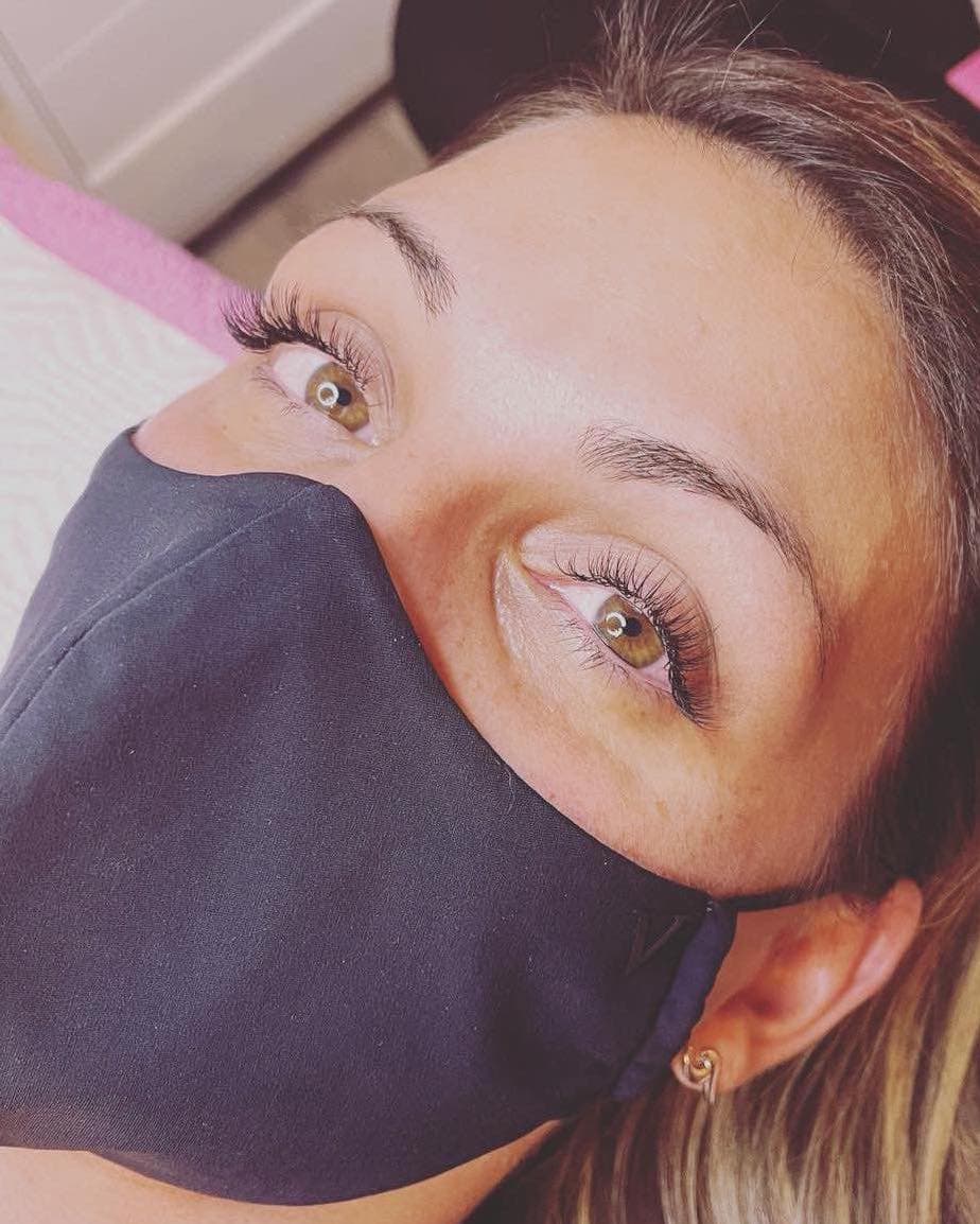 Classic lashes — client with mask